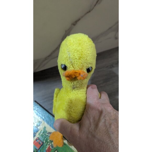Vtg 1960 Chicken Little Book By Doubleday  with Plush Yellow Duck Toy - Picture 5 of 13